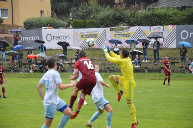 Der St. Michaeler Goalie (Raphael Kocher) war voll im Einsatz.
