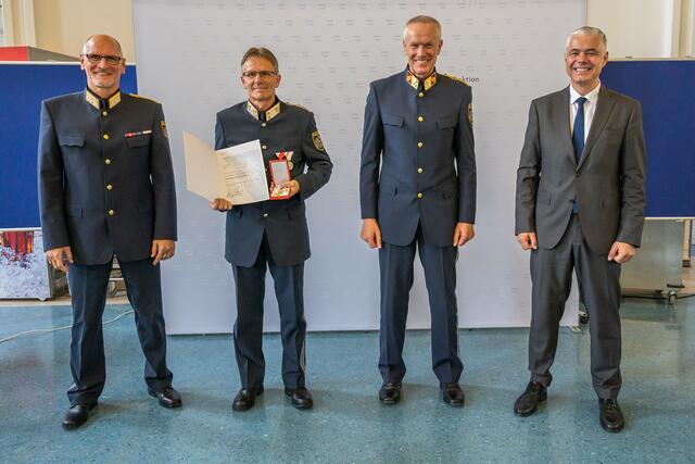 v.l.: Landespolizeidirektor HR Dr. Edelbert Kohler, KontrInsp Michael Kohlgruber, Bezirkspolizeikommandant Obst Gerhard Niederwieser und Bezirkshauptmann Michael Kirchmair. | Foto: Polizei
