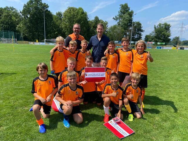 Franco Foda besuchte Alex Köhler und die begeisterten Camp-Kids. | Foto: kk