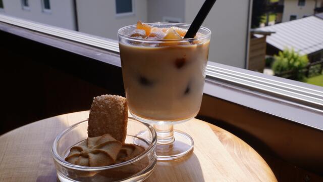 Wer den Eiskaffee Kinderfreundlich machen will kann auf entkoffeinierten Kaffee zurück greifen.