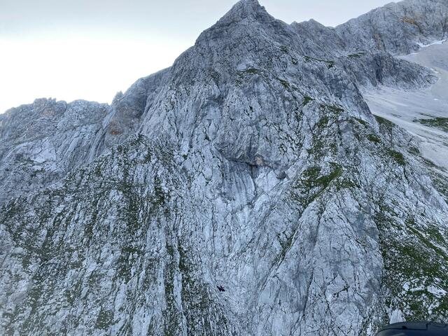 Im felsdurchsetzten Gelände des östlichen Schoaßkopfes wurde der leblose Körper aufgefunden. | Foto: zeitungsfoto.at