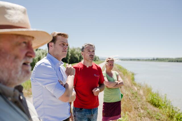 Franz Baumann, Landesrat Stefan Kaineder, Gerhard Ebner (Camping Au an der Donau), Martina Eigner (Bezirkssprecherin Grüne Perg).