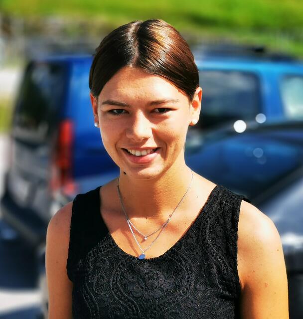 Lisa Weiss, Pfons