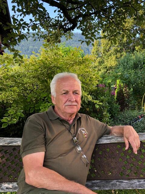Bezirksjägermeister Bruno Maurer klärt das Thema Wolf aus Jägersicht auf.