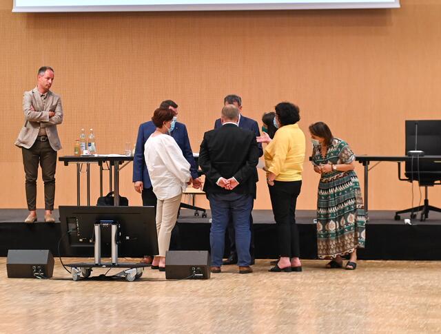 Stadträtin Elisabeth Mayr machten den Gemeinderat auf den fehlenden Beschluss für den Wettbewerb aufmerksam. Nach einer Klubobleute-Besprechung kommt der Bozner Platz im Herbst wieder in den Gemeinderat. | Foto: zeitungsfoto.at