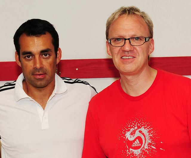 Ralph Schader mit WAC Trainer Robin Dutt (links)