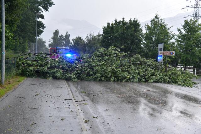 Die Unwetter am vergangenen Wochenende beschäftigten die Freiwilligen Feuerwehren in den Gemeinden Fritzens und Wattens.  | Foto: Zoom.tirol