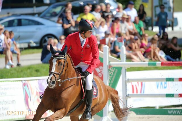 Hausherr Peter Englbrecht mit Ultimus | Foto: iSportPhoto