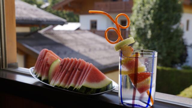 Kühlendes Obst geht im Sommer immer und noch besser wenn es uns das Wasser versüßt.