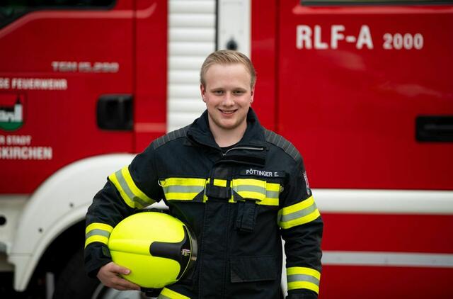 Im Einsatz für die FF Grieskirchen und das Rote Kreuz: Elias Pöttinger. | Foto: FF Grieskirchen