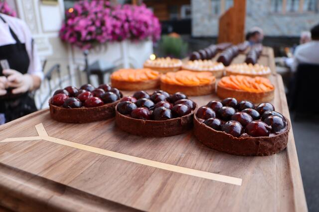 Der krönende Abschluss - Exklusive Tartes und hausgemachte Pralinen und Eis. | Foto: Siegele