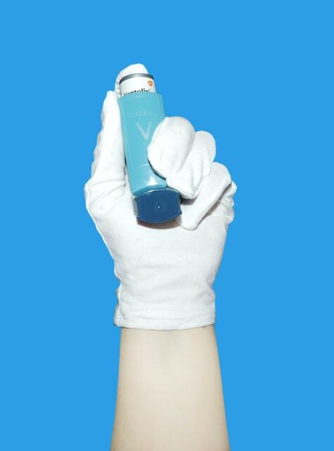 Bei Asthma wird das Medikament Kortison inhaliert.