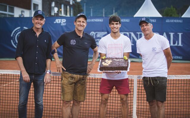 Schokotorte für Jung-Spanier Carlos Alcaraz. | Foto: Mia Knoll