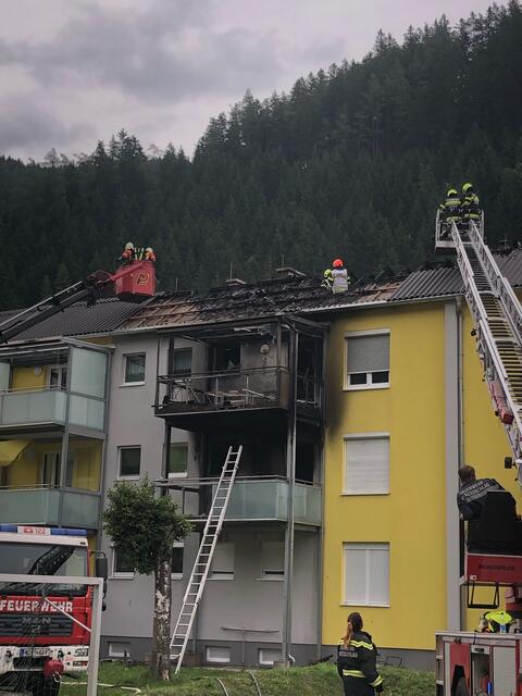 74 Einsatzkräfte brachten den Brand schließlich unter Kontrolle.