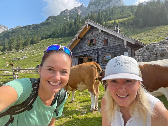 Theresa Kaserer-Peuker (Bezirksblätter Salzburg GmbH, Marketing) und Bettina Plank (Bergbahnen Dachstein West GmbH, Marketing).  | Foto: Theresa Kaserer-Peuker