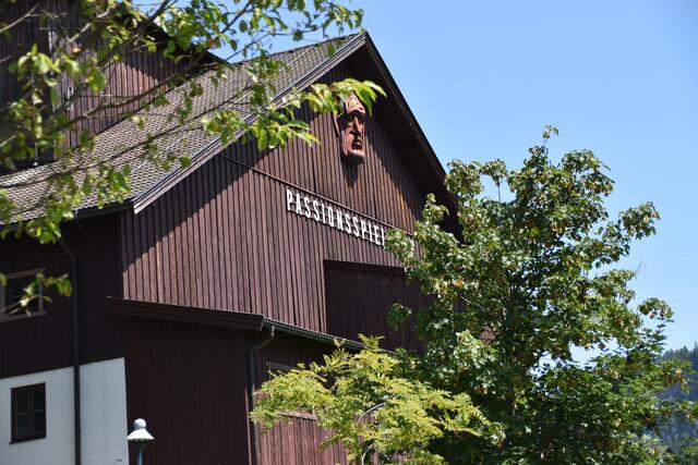 Ort vieler Geschichten: Das Passionsspielhaus eröffnete am Montag Besuchern einen Blick hinter die Kulissen.