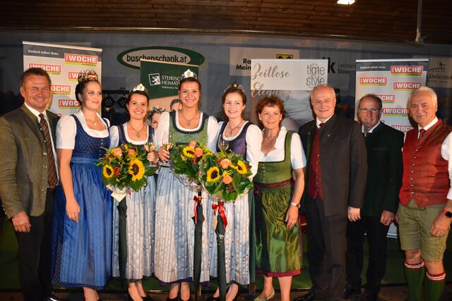 Strahlende Gesichter unserer Weinhoheiten bei der Krönung 2019. | Foto: Waltraud Fischer