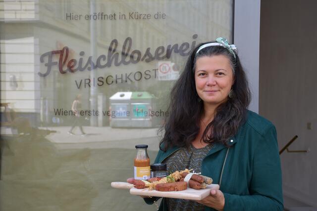 Die Fotografin Silke Bernhardt wurde während der Corona-Pandemie kreativ. Sie eröffnet in Kürze Wiens erste vegane Fleischhauerei. | Foto: Elke Papouschek