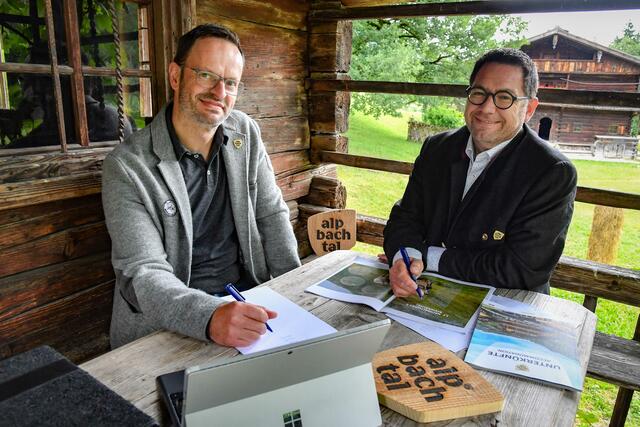 Marketingleiter Michael Mairhofer und TVB-Geschäftsführer Markus Kofler (v.l.) haben in Sachen Nachhaltigkeit im Alpbachtal noch einiges vor. 
  | Foto: Alpbachtal Tourismus