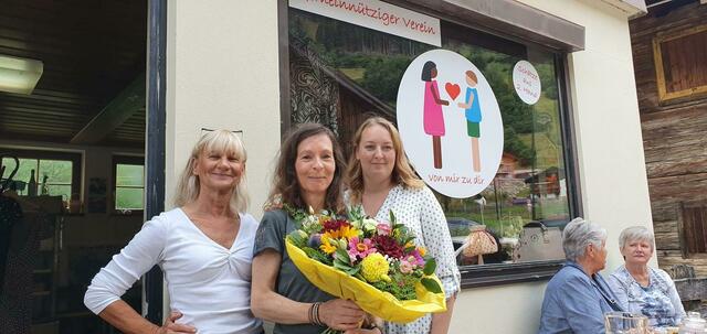 Das Team "Von mir zu dir" Anni, Corinna und Ingeborg bei der Eröffnung.
