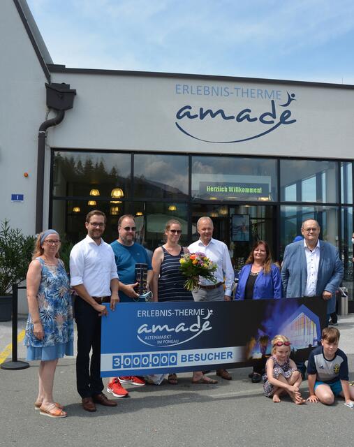 Die Betreiber der Therme Amadé freuen sich über das Erreichen der Drei-Millionen-Besucher-Marke.
