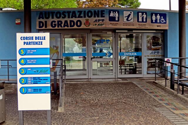 Tipp vom Profi: Vom Busbahnhof in Grado könnte man sich ein Informationssystem mit zentralen Informationstafeln für die Bussteige abschauen, rät Höpfl.
