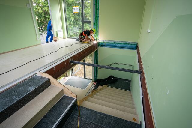 Geringer Aufwand, großer Nutzen. Die mobile Schule übersiedelt von Ottakring nach Floridsdorf.