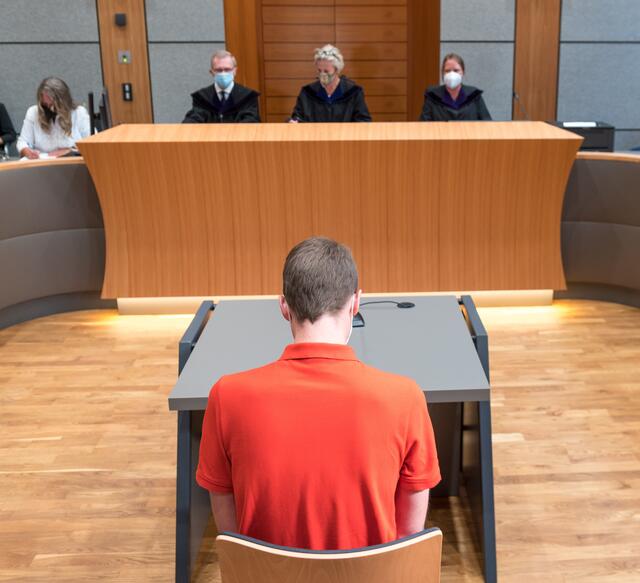 Ein akutes Burnout und depressiven Anpassungsstörung, begleitet von einem verhängnisvollen Heilgedanken sollen ihn zu der Tat getrieben haben.