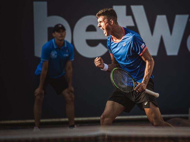 Sensation: Alexander Erler (Kufstein) verabschiedete Carlos Alcaraz aus dem Turnier. | Foto: Mia Knoll