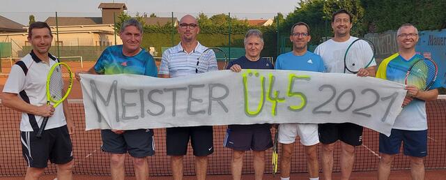 Das U45-Meisterteam des UTC Schützen 1 freut sich über den gelungenen Aufstieg.