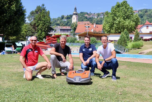 Freude bei Klaus Pichler (HSF Serviceteam), GF Manfried Schuller, Lagerhaus-GF Hermann Klapf und Abteilungsleiter Matthias Pausackl.