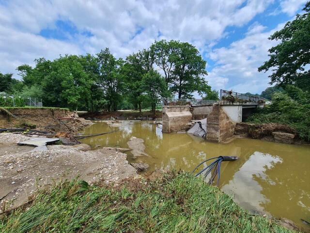Weggespülte Brücke bei Ferschnitz.
