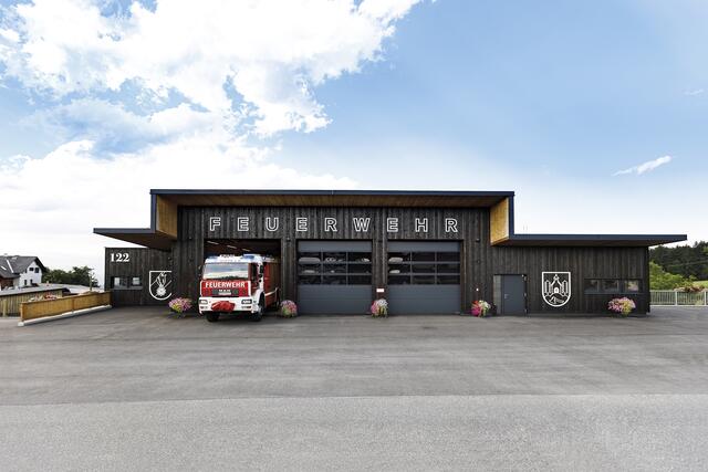 Das neue Rüsthaus mit der Fahrzeughalle bietet den drei Fahrzeugen der FF St. Martin genügend Platz.