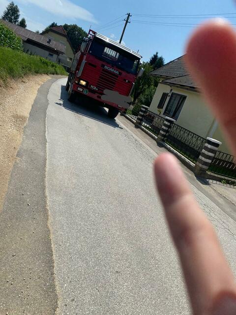 Nicht nur PKW, sondern auch der Schwerverkehr benutzen den "Schleichweg". | Foto: Privat