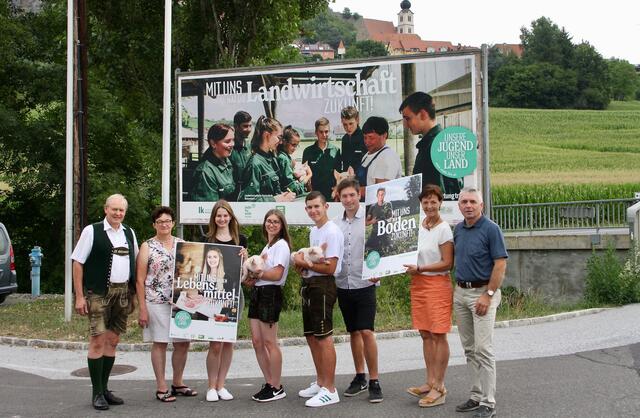 Franz Patz, Maria Matzhold, Cornelia Ulrich, Daniela Eder, Christoph Simmerl, Matthias Kaufmann, Maria Pein und Franz Uller unterstützen die Jugendkampagne der jungen Bäuerinnen und Bauern.