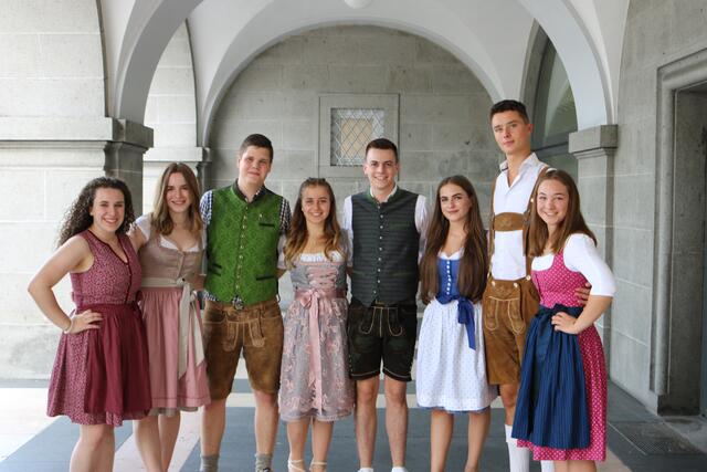 Verena Kazmierczak, Susanna Öllinger, Raphael Kopf, Hannah Schöberl, Julian Angerer, Charlotte Stütz, Karl Josef Schauer, Johanna Gehwolf (v.li.)