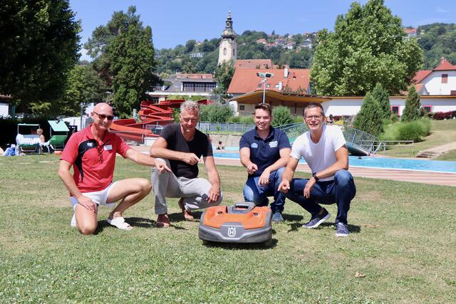 Freude bei Klaus Pichler (HSF Serviceteam), GF Manfried Schuller, Lagerhaus-GF Hermann Klapf und Abteilungsleiter Matthias Pausackl.