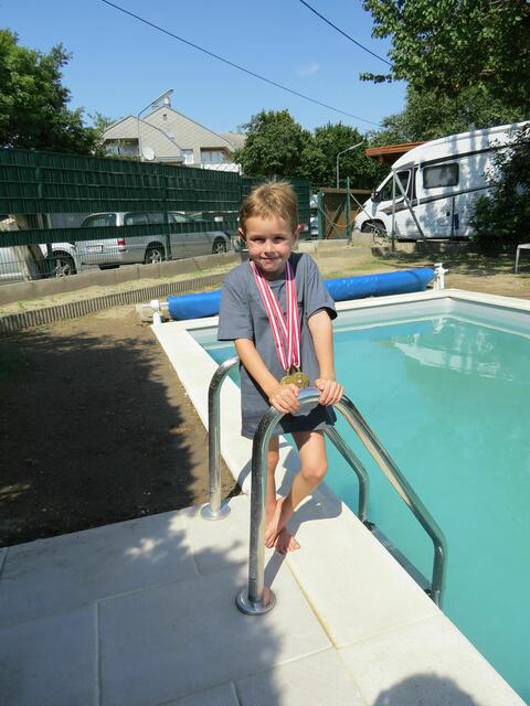 Max Lagers ist Doppelmeister im Flossenschwimmen.