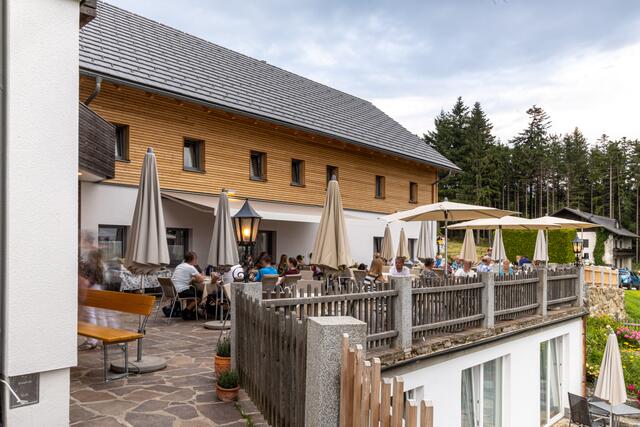 Umbau und Sanierung: Waldschenke setzte auf regionale Betriebe - Urfahr Umbau und Sanierung: Waldschenke setzte auf regionale Betriebe - Urfahr