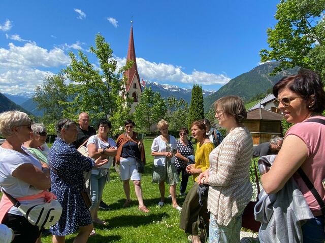 Der im Herbst 2020 gegründete Verein „Kräuterfreunde Tiroler Oberland“ setzt es sich zum Ziel, das Wissen über Wild- und Heilkräuter zu erhalten, zu vertiefen und an möglichst viele Menschen weiterzugeben.