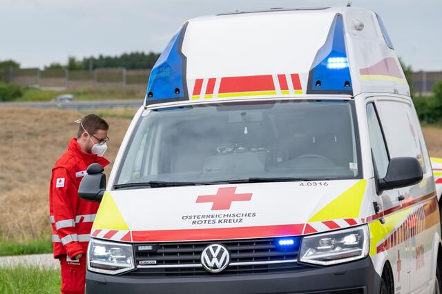 Der 49-Jährige blieb unverletzt. Der 82-Jährige wurde unbestimmten Grades verletzt und in das Krankenhaus Steyr gebracht.
