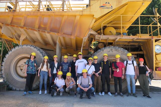 Im Rahmen der MetalDays konnten Jugendliche die Studienrichtung Metallurgie an der Montanuniversität näher kennenlernen und im Anschluss die Erlebniswelt Erzberg erkunden.