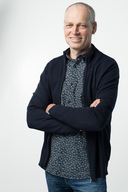 Stefan Hindinger ist Leiter der Wohnungslosenhilfe Mosaik, eine Einrichtung des Sozialzentrums Vöcklabruck im Auftrag des Landes Oberösterreich. Mosaik ist für den Regionalitätspreis 2021 nominiert.  | Foto: Mosaik