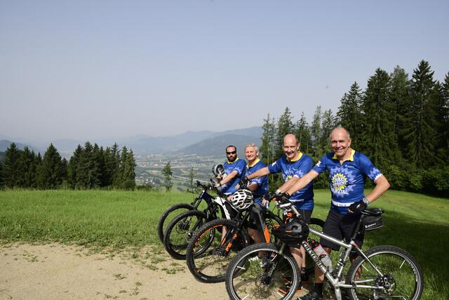 Begutachten den neuen Streckenabschnitt: Martin Salchenegger, Christian Sander, Wolfgang Leopold und Robert Holzer.