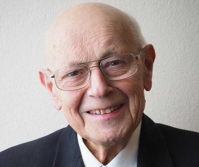 Karl Burgstaller, emeritierter Pfarrer und Pfarrmoderator von Schildorn und Waldzell, ist am 27. Juli 2021 im 77. Lebensjahr im Krankenhaus der Barmherzigen Schwestern in Ried im Innkreis verstorben.
