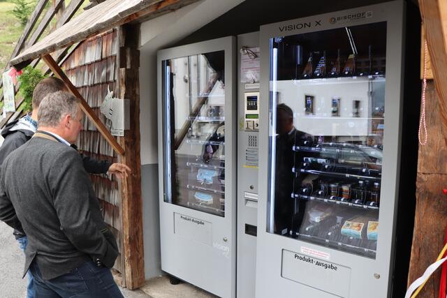 Regionale Produkte: Beim Gasslerbauern in Ladis kann an zwei Automaten rund um die Uhr an sieben Tagen eingekauft werden.