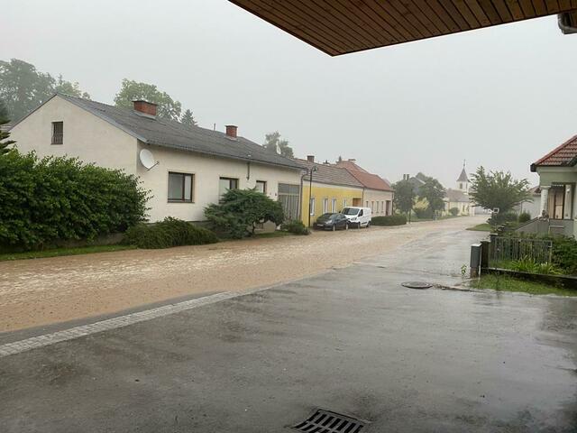 "Land unter" auch in Unterparschenbrunn.