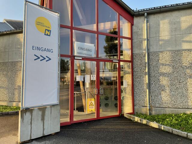 Der Eingang zum Impfzentrum in Amstetten bleibt bald verschlossen.