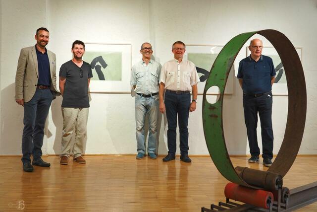 Von links nach rechts: Vizebürgermeister Christoph Danner, Künstler Andreas Sagmeister, Stefan Rammer, Künstler Konrad Schmid und Kulturvereins-Obmann Franz Schmid. | Foto: Kulturverein Schärding