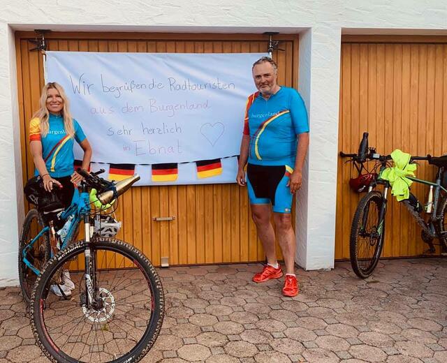 Am Ziel – in Ebnat – angekommen: Julia Jurtschak und Hans Peter Doskozil